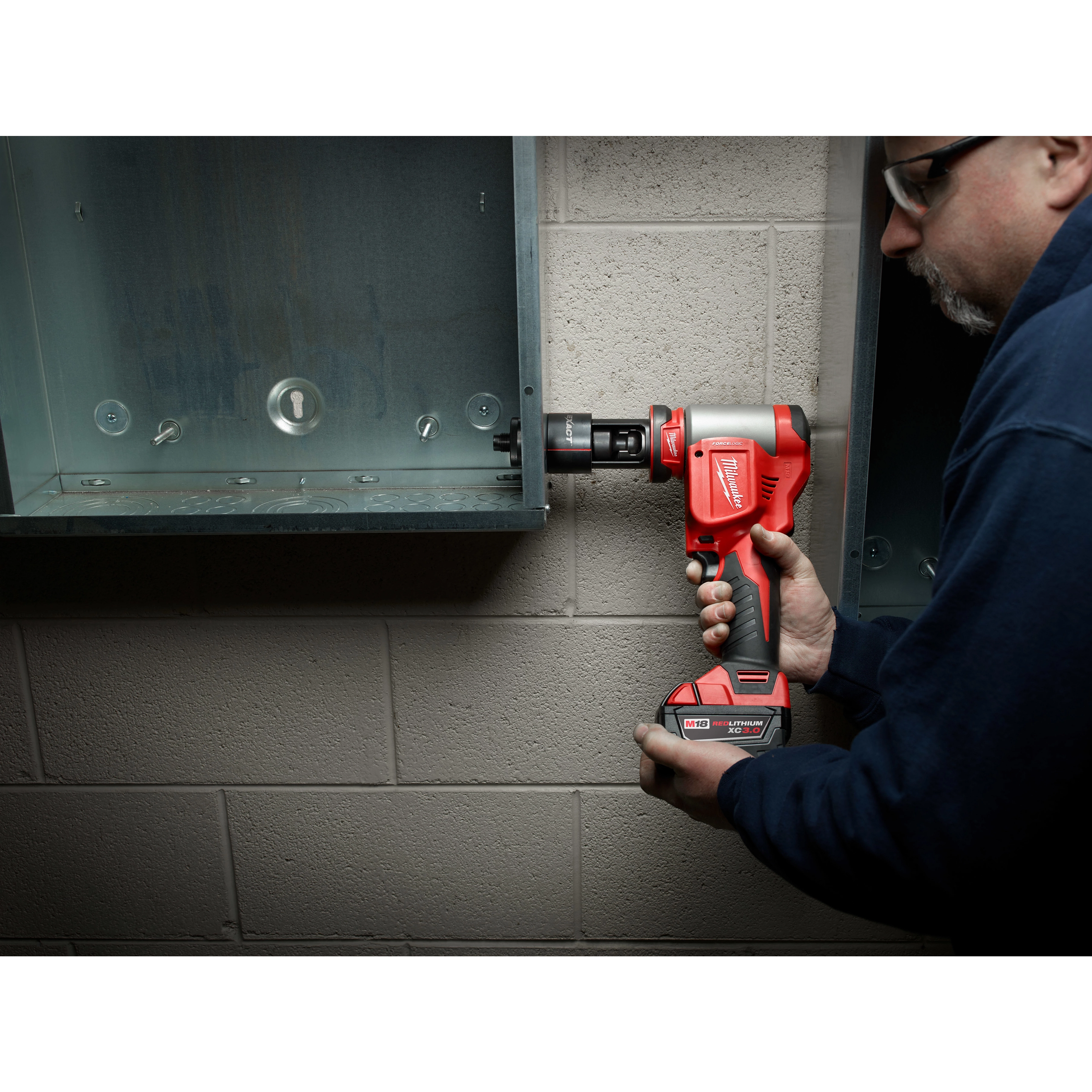 M18 FORCE LOGIC™10 Ton Knockout Tool Kits:
2676-20; 2676-22; 2676-23