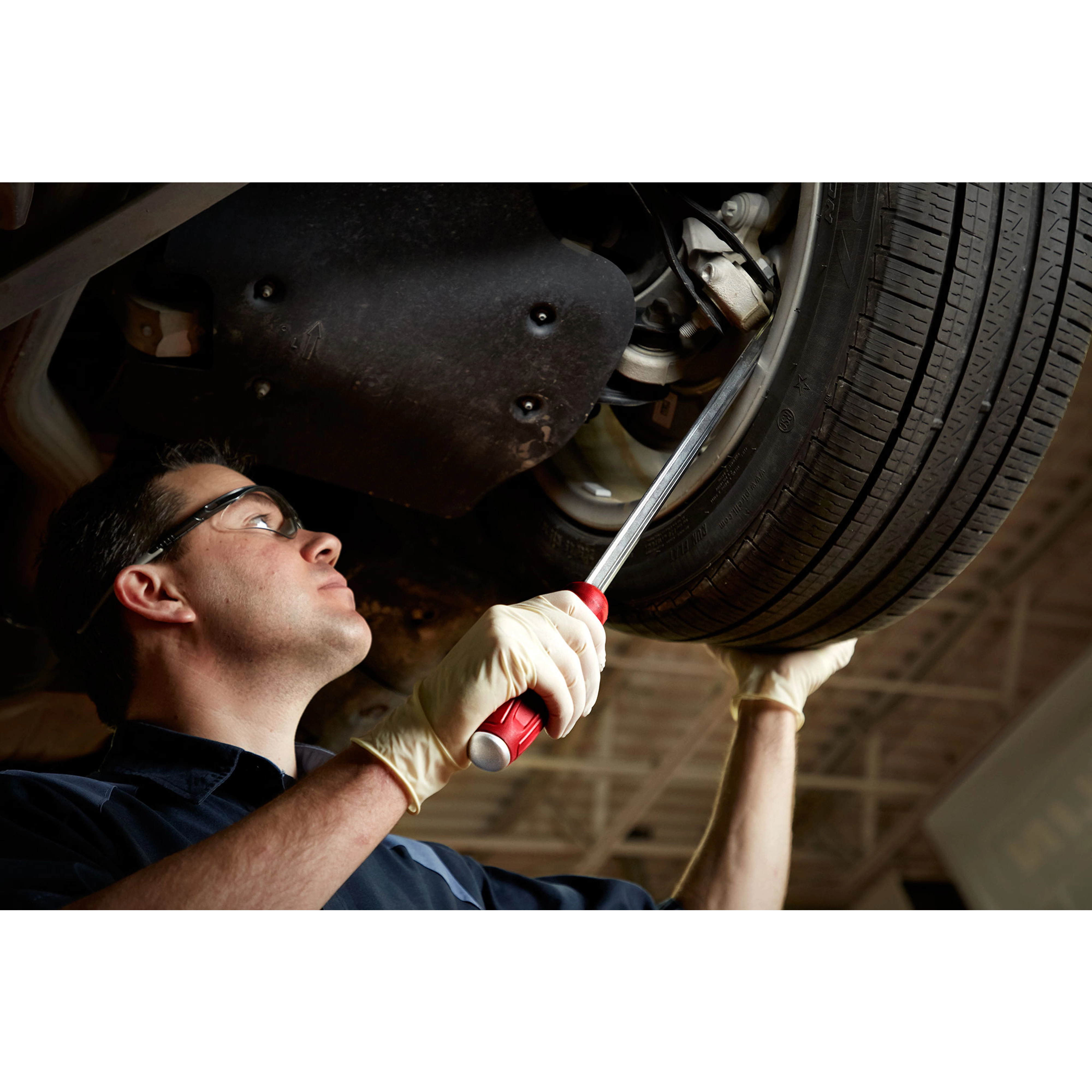 Man using the Pry Bar on the jobsite