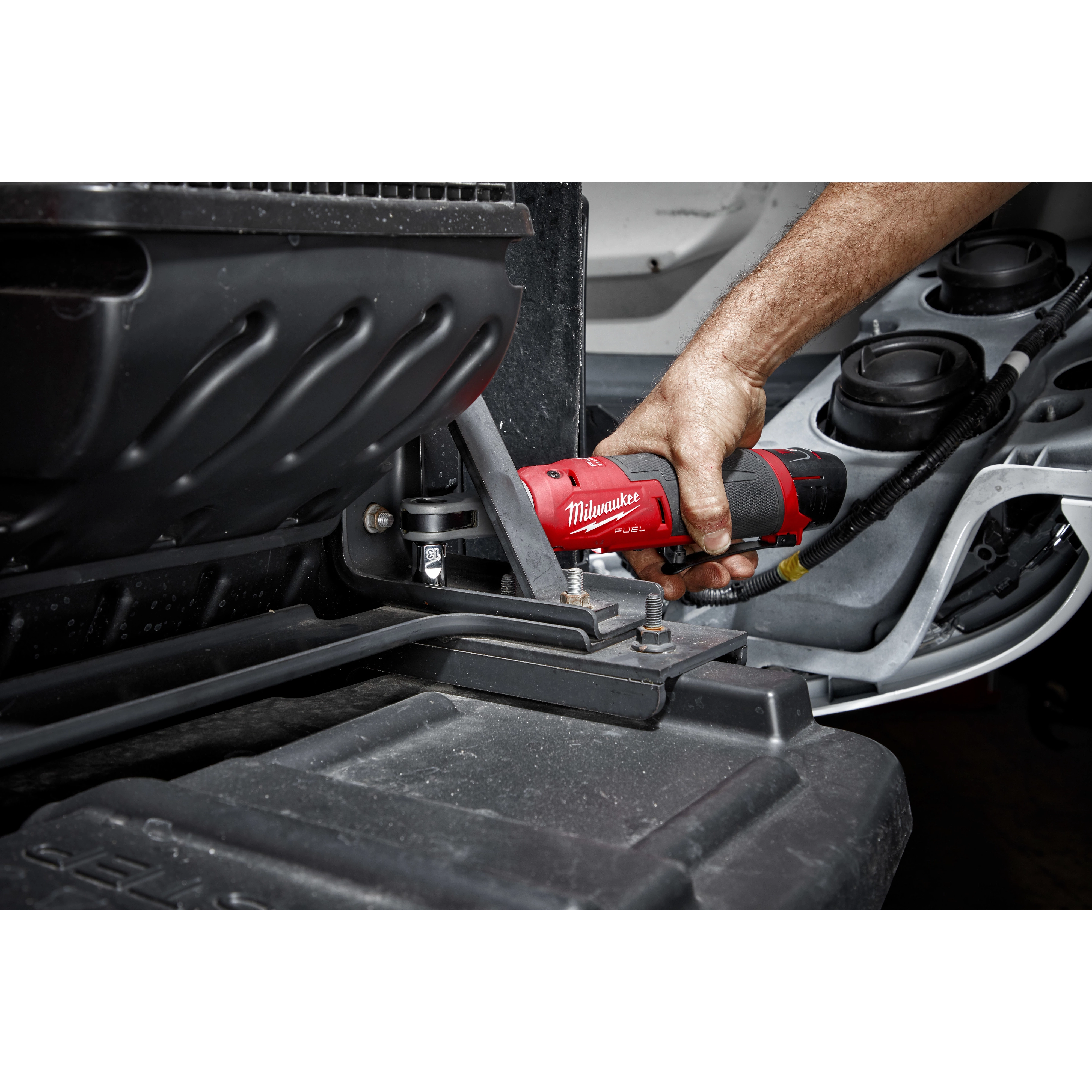 M12 FUEL™ 3/8" High Speed Ratchet App Shot