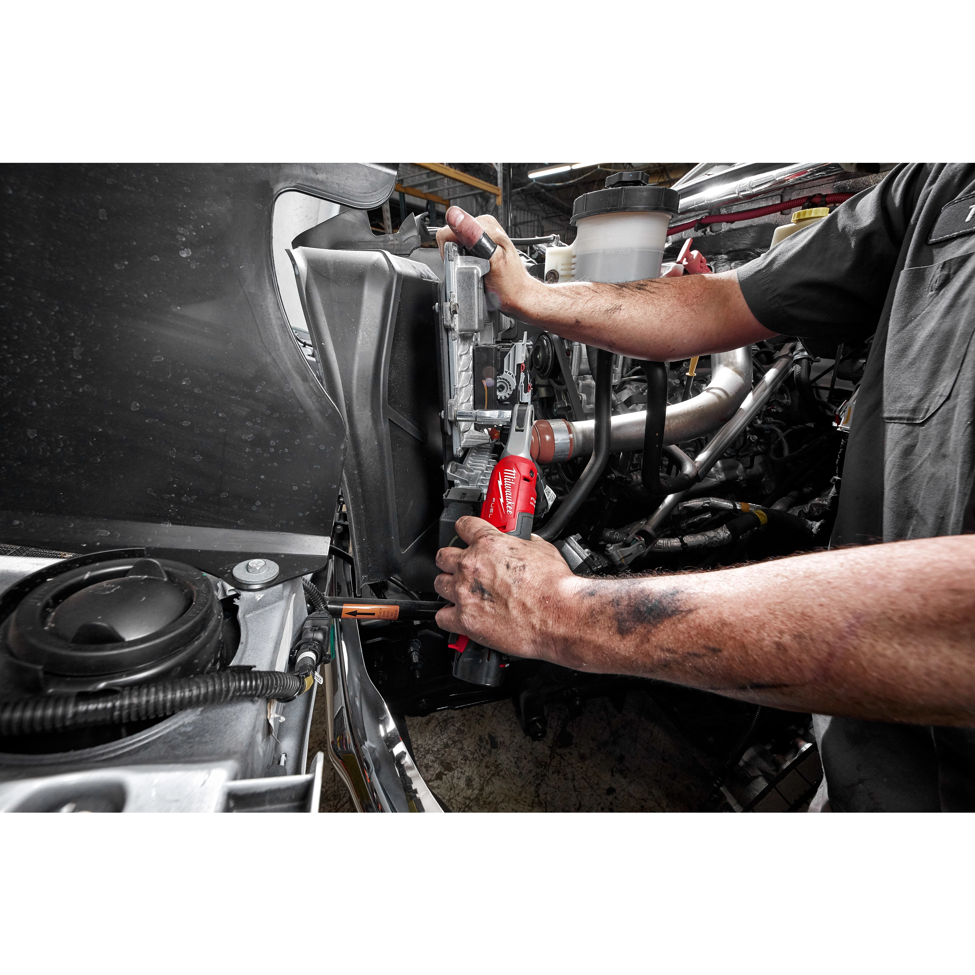 M12 FUEL™ 3/8" High Speed Ratchet App Shot