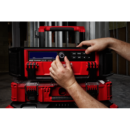 2950-20 - M18™ PACKOUT™ Radio + Charger