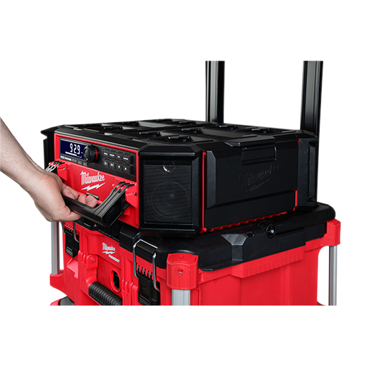 2950-20 - M18™ PACKOUT™ Radio + Charger