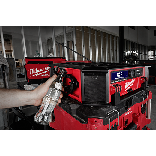 2950-20 - M18™ PACKOUT™ Radio + Charger
